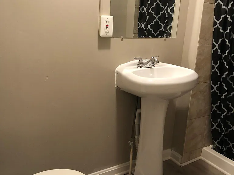 Full bathroom on main level