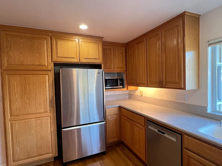 310 Alma Ln — Photo 14