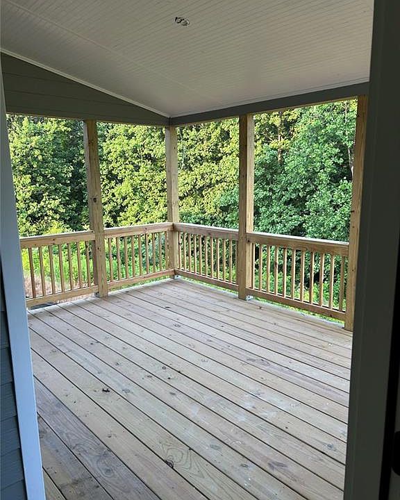 2nd image of 3 Barnwood Pointe