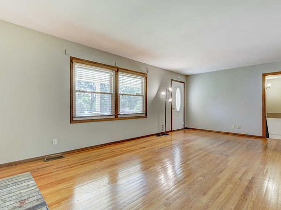 5th image of 7348 Winchester Dr