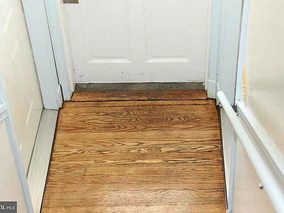 4th image of 300 S Maple Ave APT 2