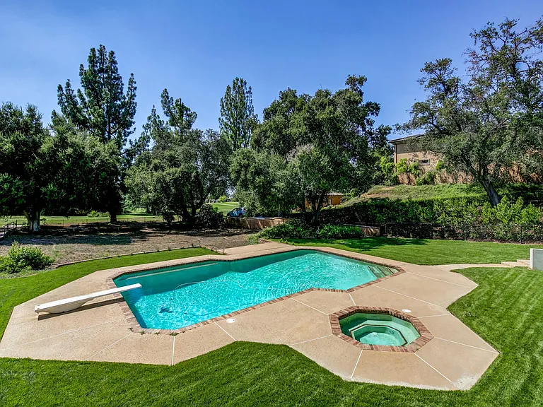 1710 Country Club Dr — Photo 44
