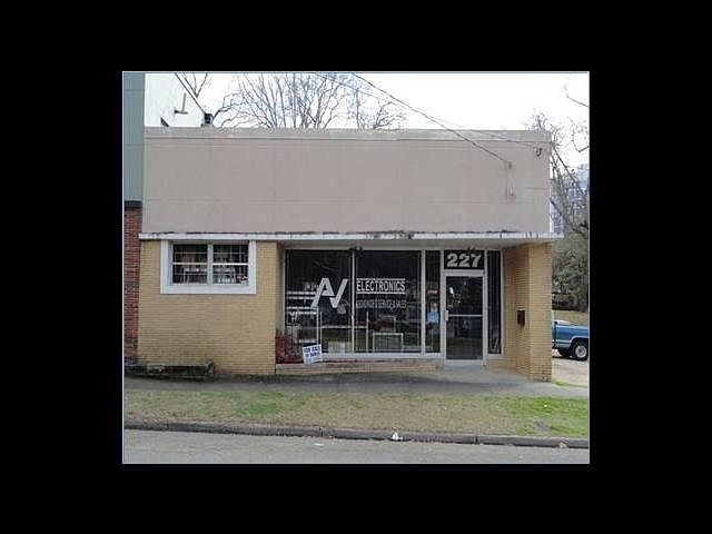 1st image of 227 W Carolina St
