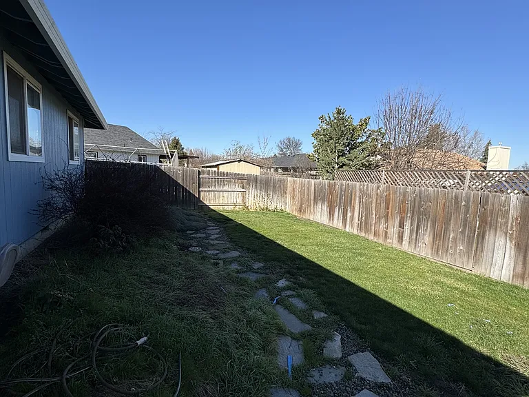 935 Fairfield Cir — Photo 3