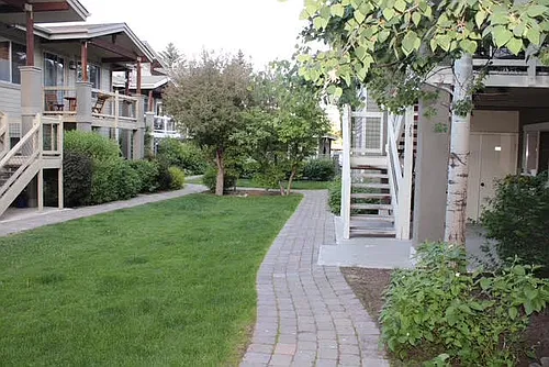 130 Flower Dr #D Photo 1