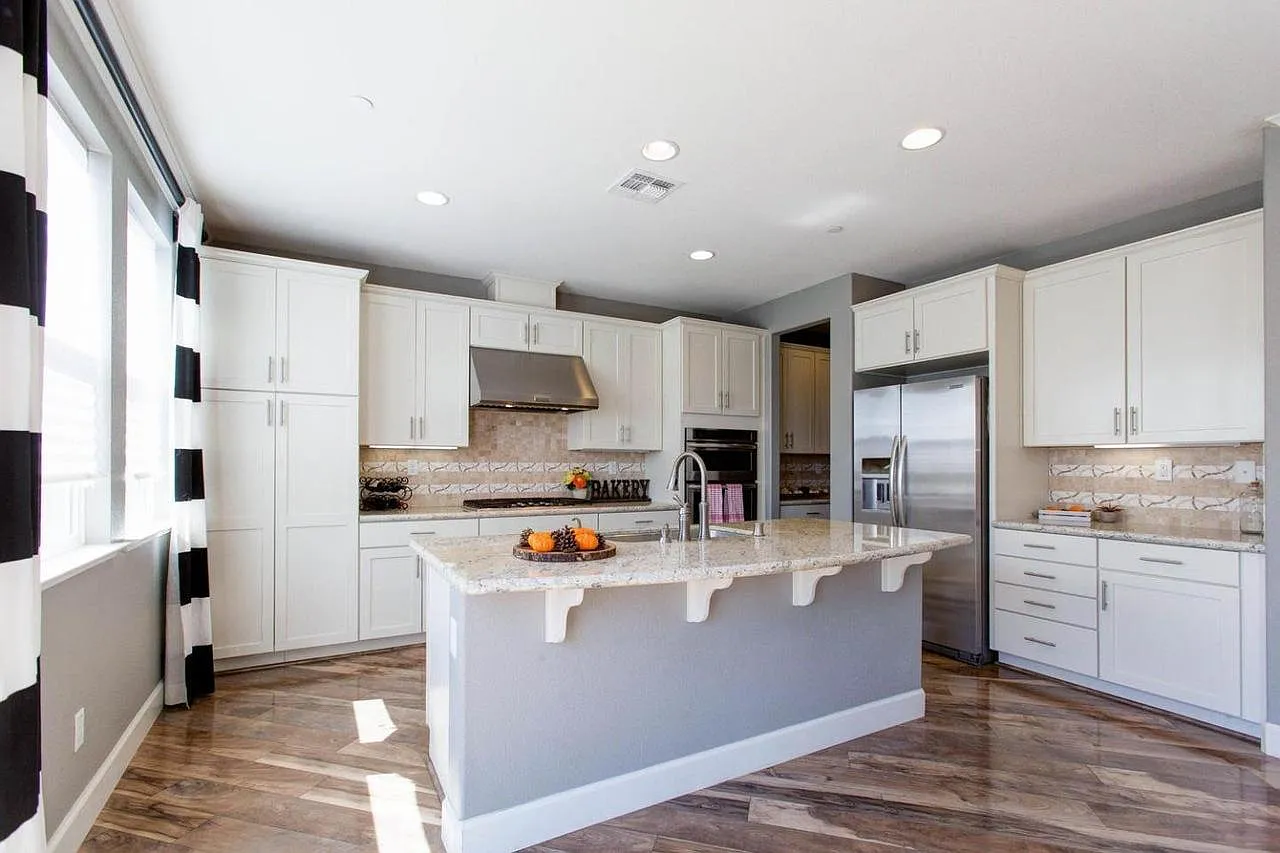 3 bed, 2.5 bath, 2381 sqft, $4,750 — Photo 4