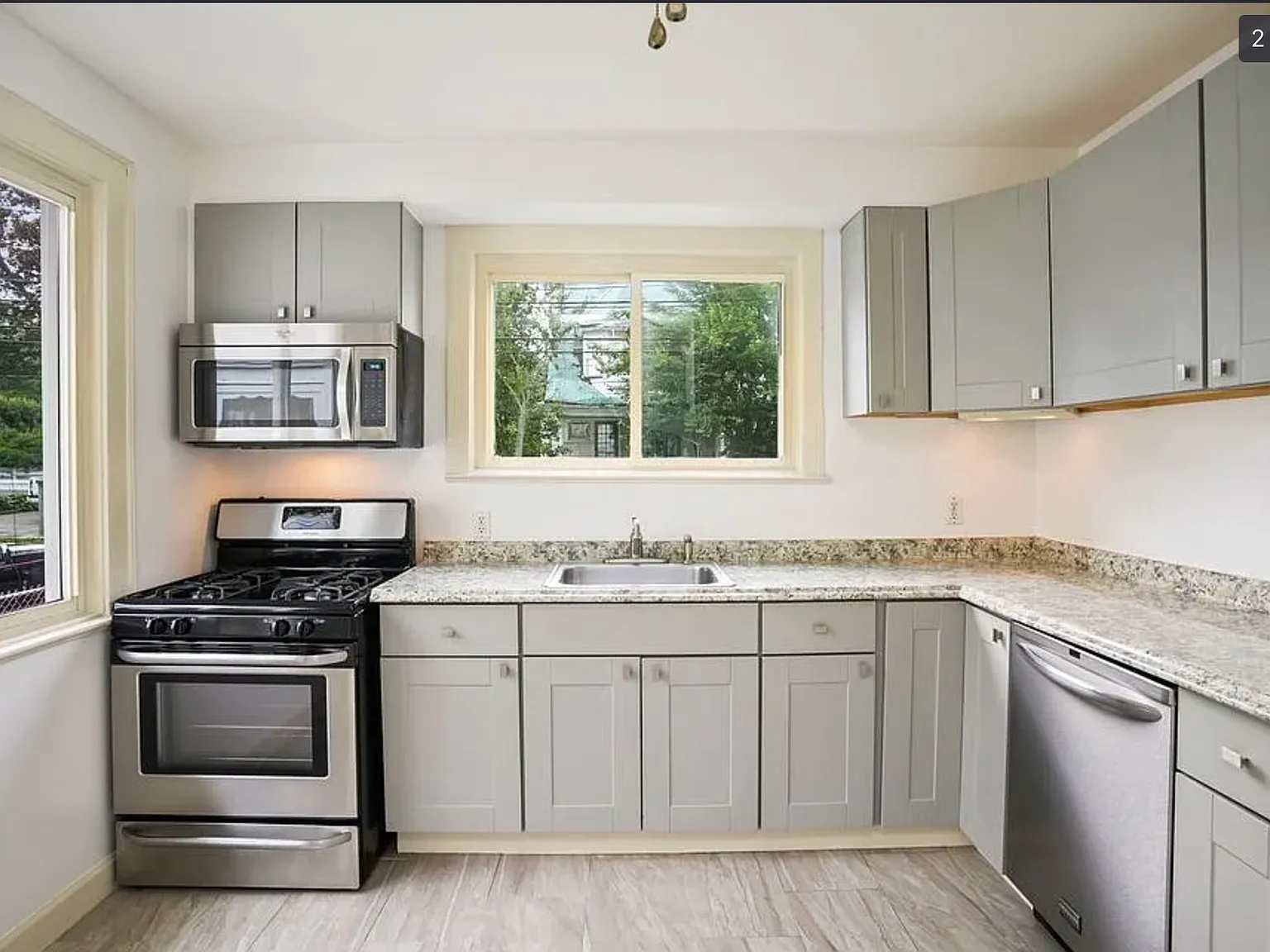 2 bed, 780 sqft, $2,600 — Photo 2