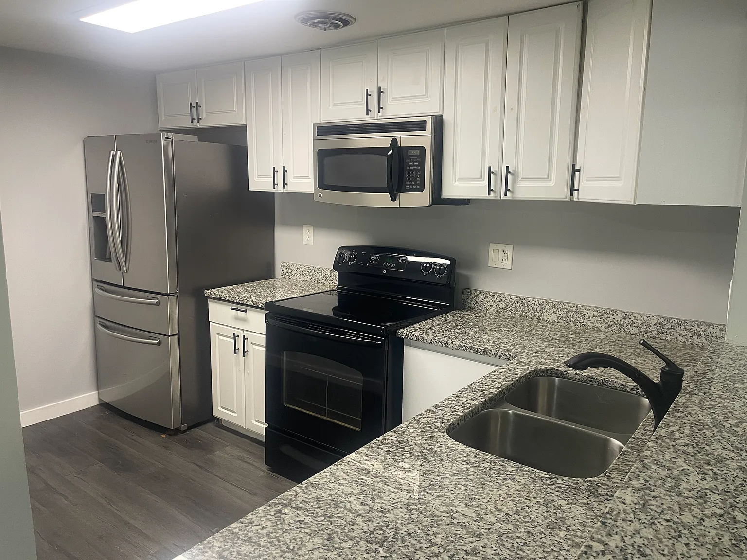 4 bed, 1140 sqft, $2,500 — Photo 2