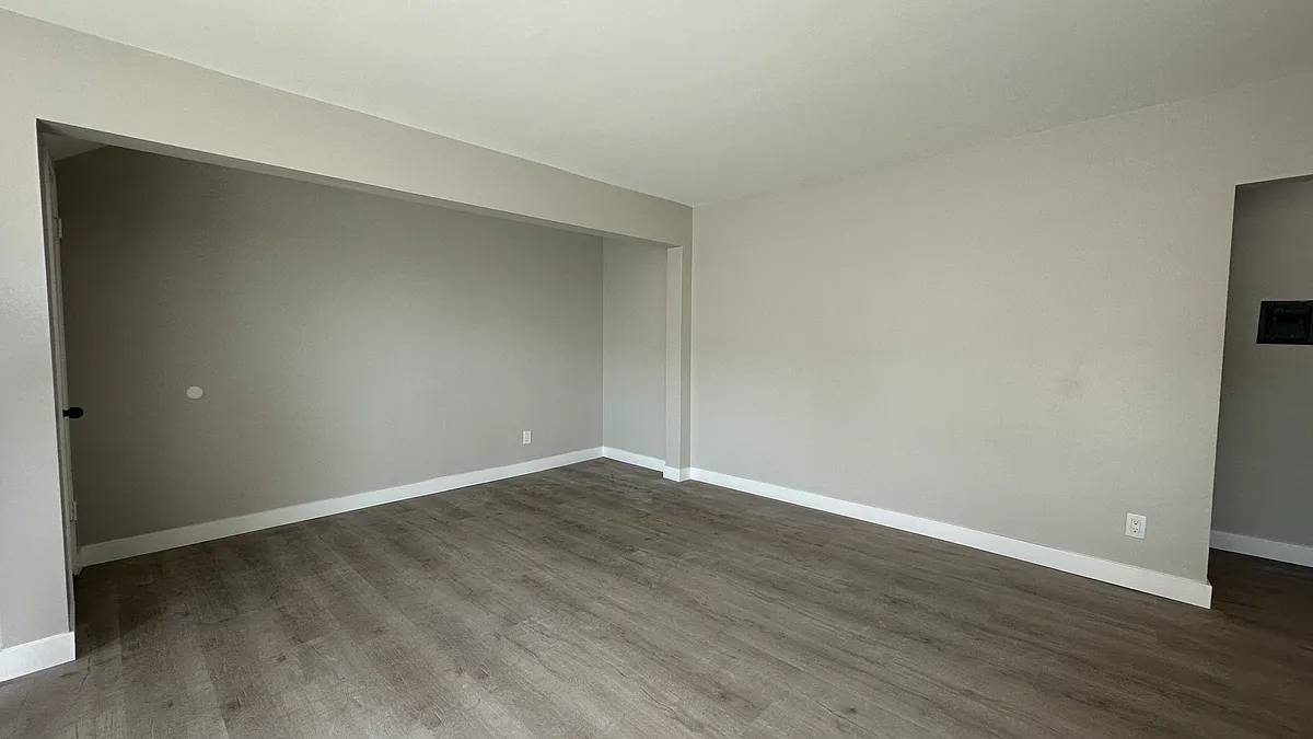 Building Photo - 632 Tularosa Dr #2