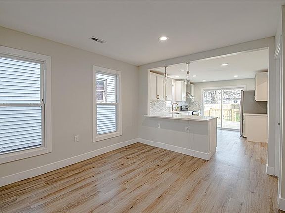 3rd image of 1927 W 48th St