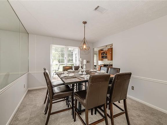 5th image of 4060 Longford Dr NE