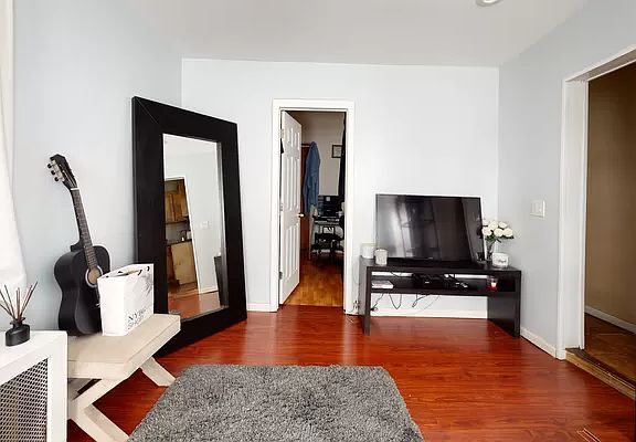 3rd image of 606 Van Nest Ave