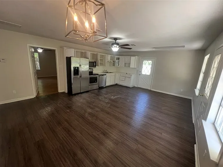 4817 Lansdown Dr — Photo 3