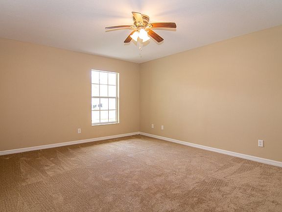 3rd image of 404 Bridgewater Ct