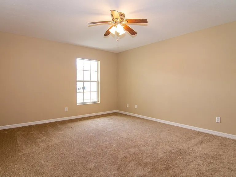 402 Bridgewater Ct — Photo 6