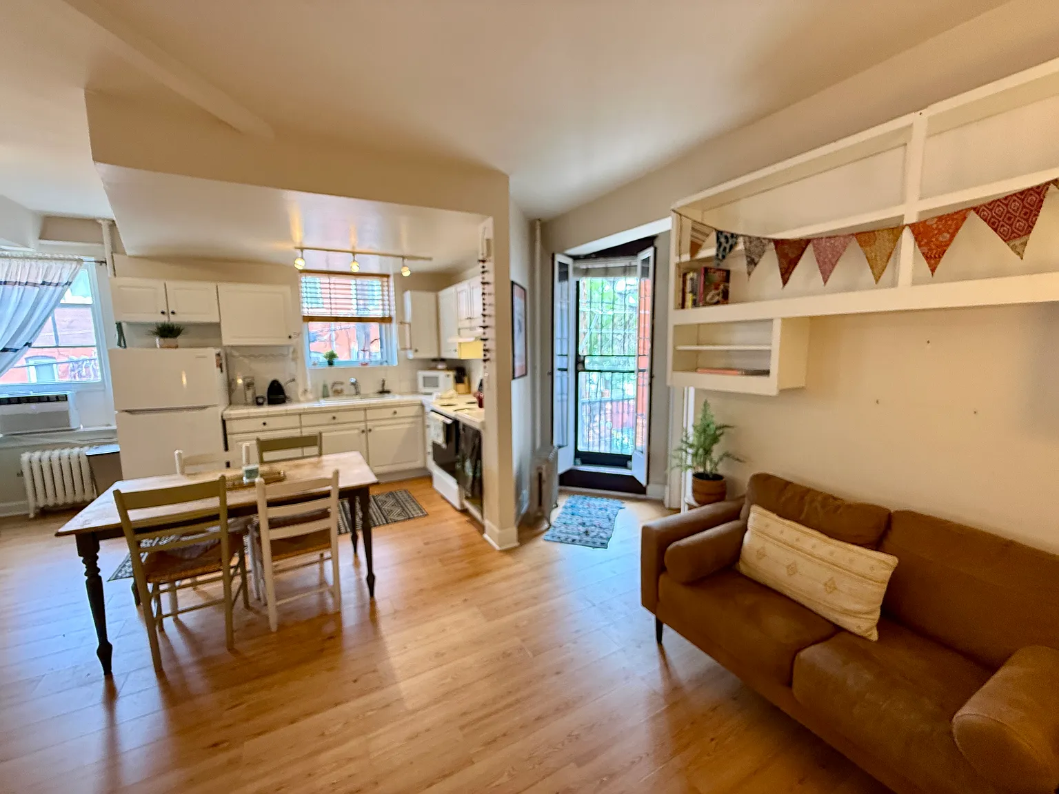 2 bed, 610 sqft, $1,745 — Photo 2
