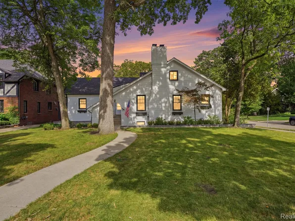93 Oakdale Blvd, Pleasant Ridge, MI 48069