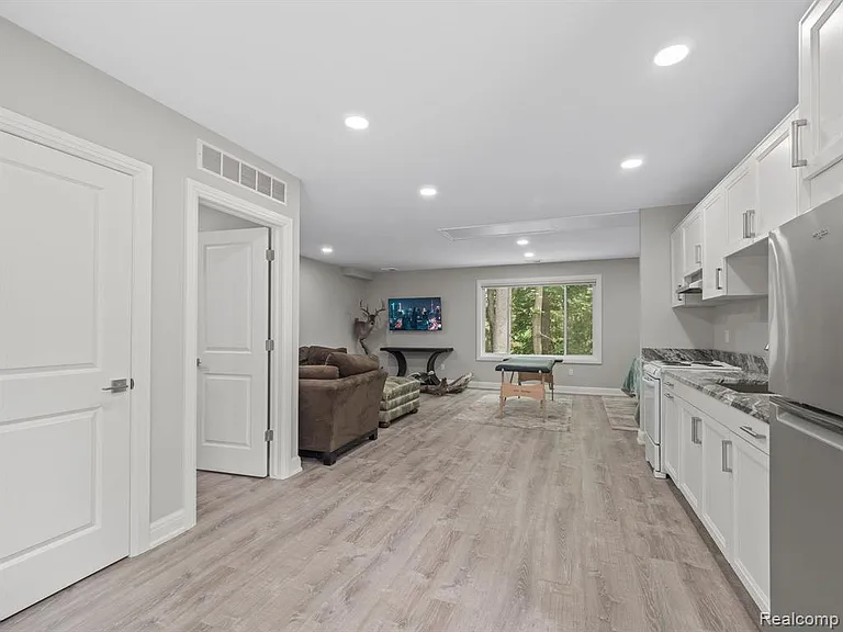 3511 Lakecrest Dr — Photo 47