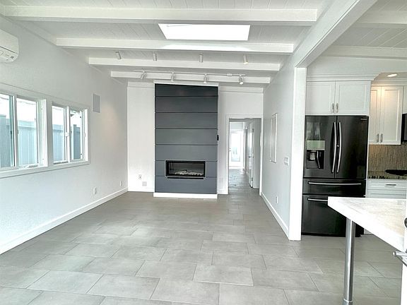 4th image of 1048 Dover Ln