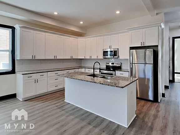 3rd image of 631 Windsor St SW