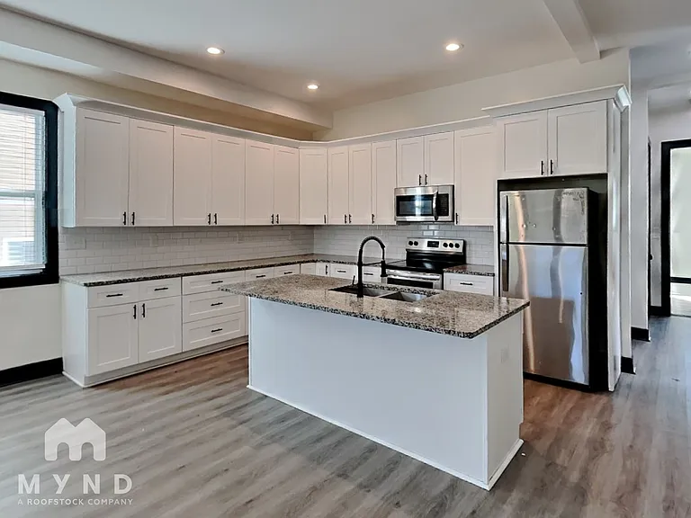 631 Windsor St SW — Photo 2