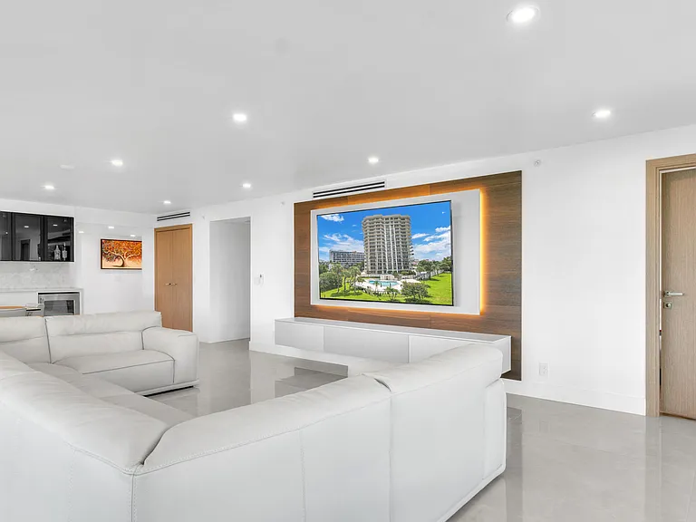 901 E Camino Real — Photo 15