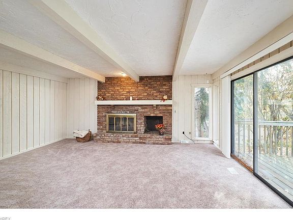 4th image of 1090 Kingswood Dr