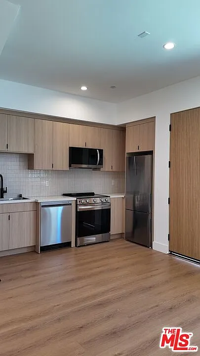 Studio, 1.0 bath, 580 sqft, $2,500 — Photo 3