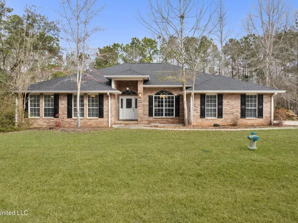 636 Banyan Pl, Diamondhead, MS 39525