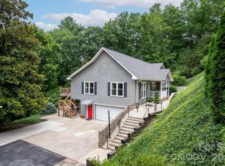 153 Skyview Cir, Asheville, NC 28804