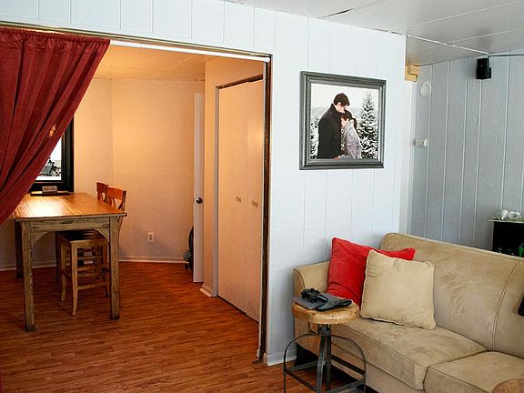 2nd image of 710 W Jefferson St APT 1