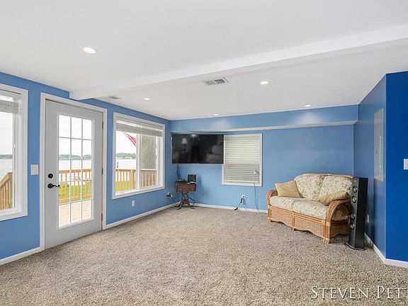 5th image of 8760 Lakeview Dr