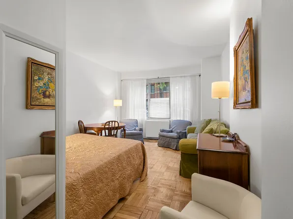 12 Beekman Place image 13 of 26