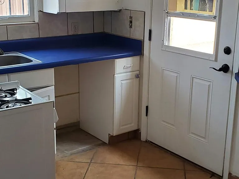 2308 N Forgeus Ave — Photo 4