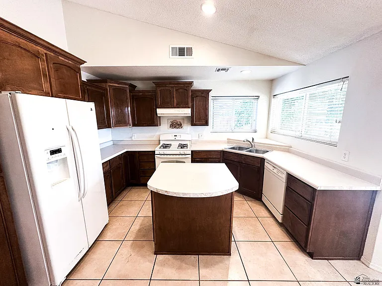 3555 W 15th Ln — Photo 12