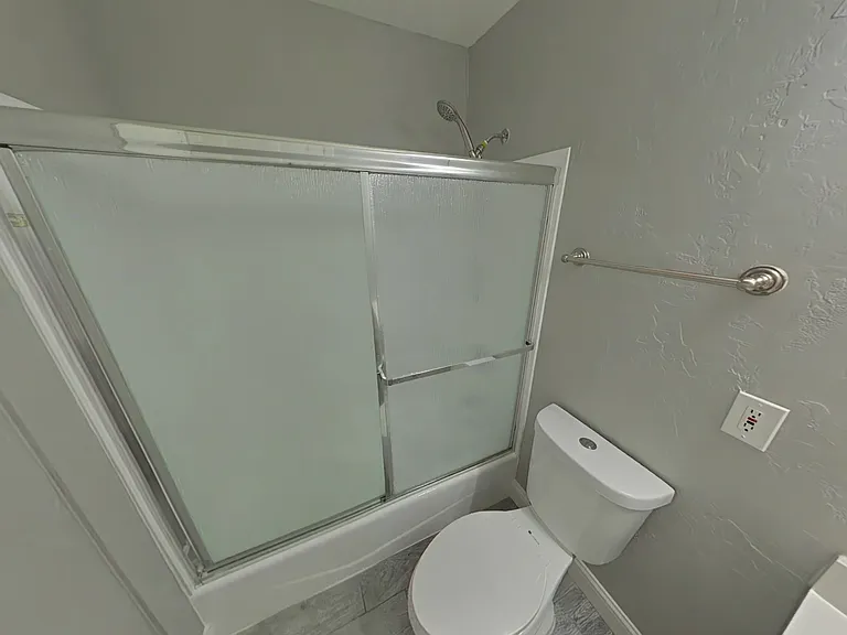 401 E Poplar Avenue — Photo 15