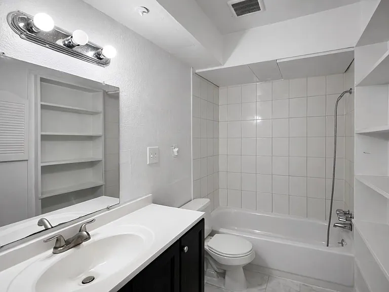 8200 Broadway St #309N — Photo 18