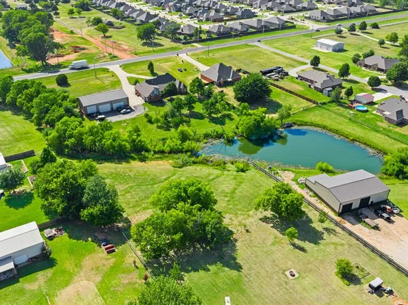 1109 Edinburrough Way, Mustang, OK 73064
