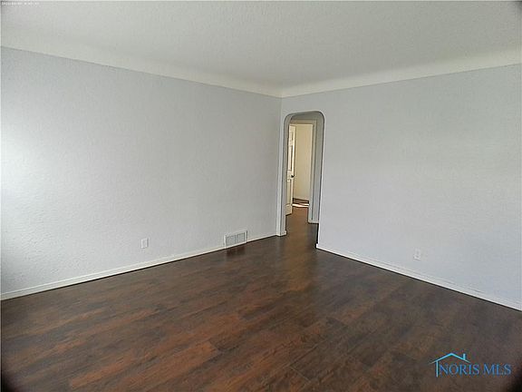 4th image of 3148 Meadowbrook Ct