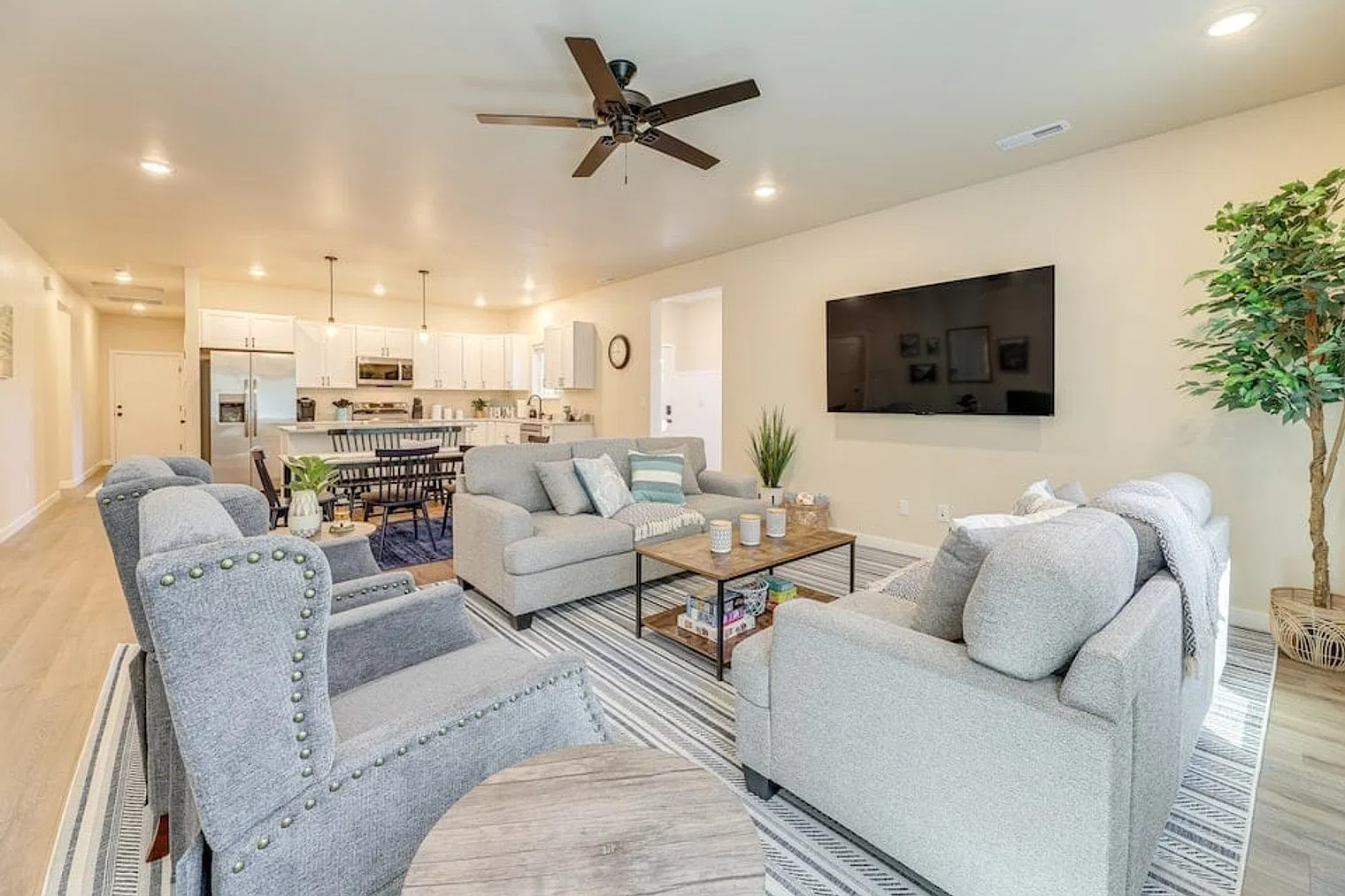 3 bed, 2.0 bath, $7,457 — Photo 3