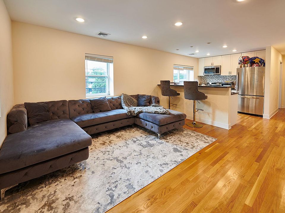 1st image of 844 Commerce St Ste 2