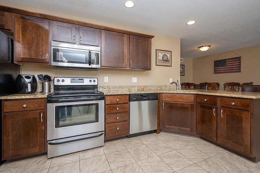 3719 Marigold Dr — Photo 2