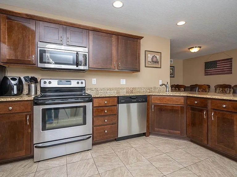 3719 Marigold Dr — Photo 2
