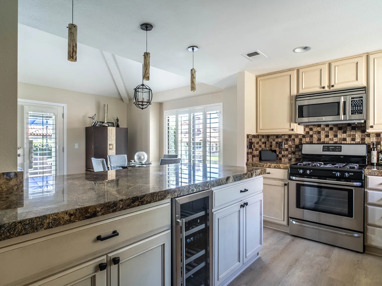 2 bed, 1157 sqft, $3,500 — Photo 3