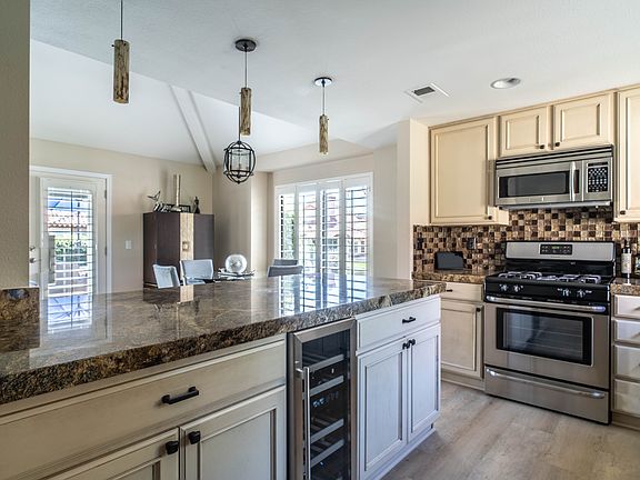 3rd image of 110 Trento Cir
