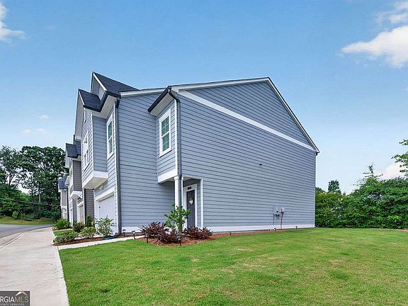 3rd image of 121 Mill Pond Ln