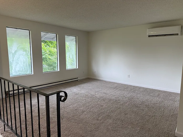 1007 Pine St — Photo 3