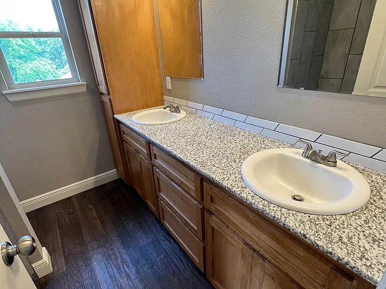 9004-9006 Sandra Way — Photo 12