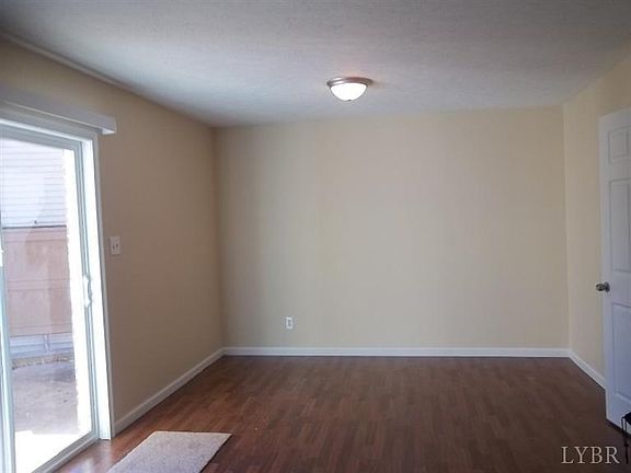 3rd image of 213 Fountain Dr
