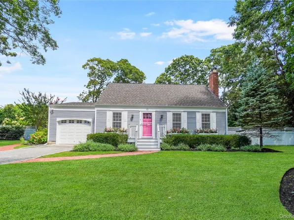 10 Tall Oak Lane, Remsenburg, NY 11960